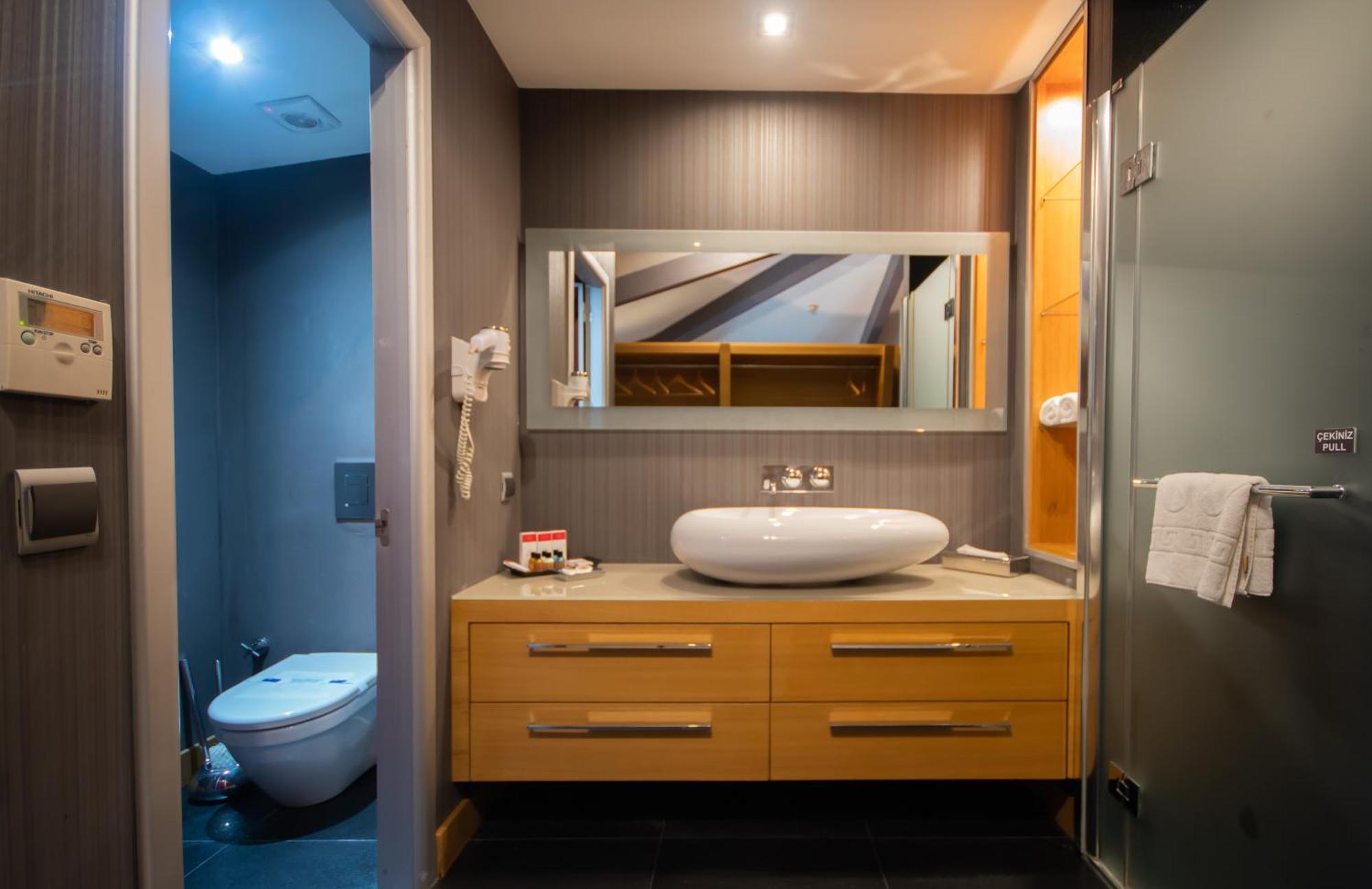Vernazza Suites Istanbul Bagian luar foto