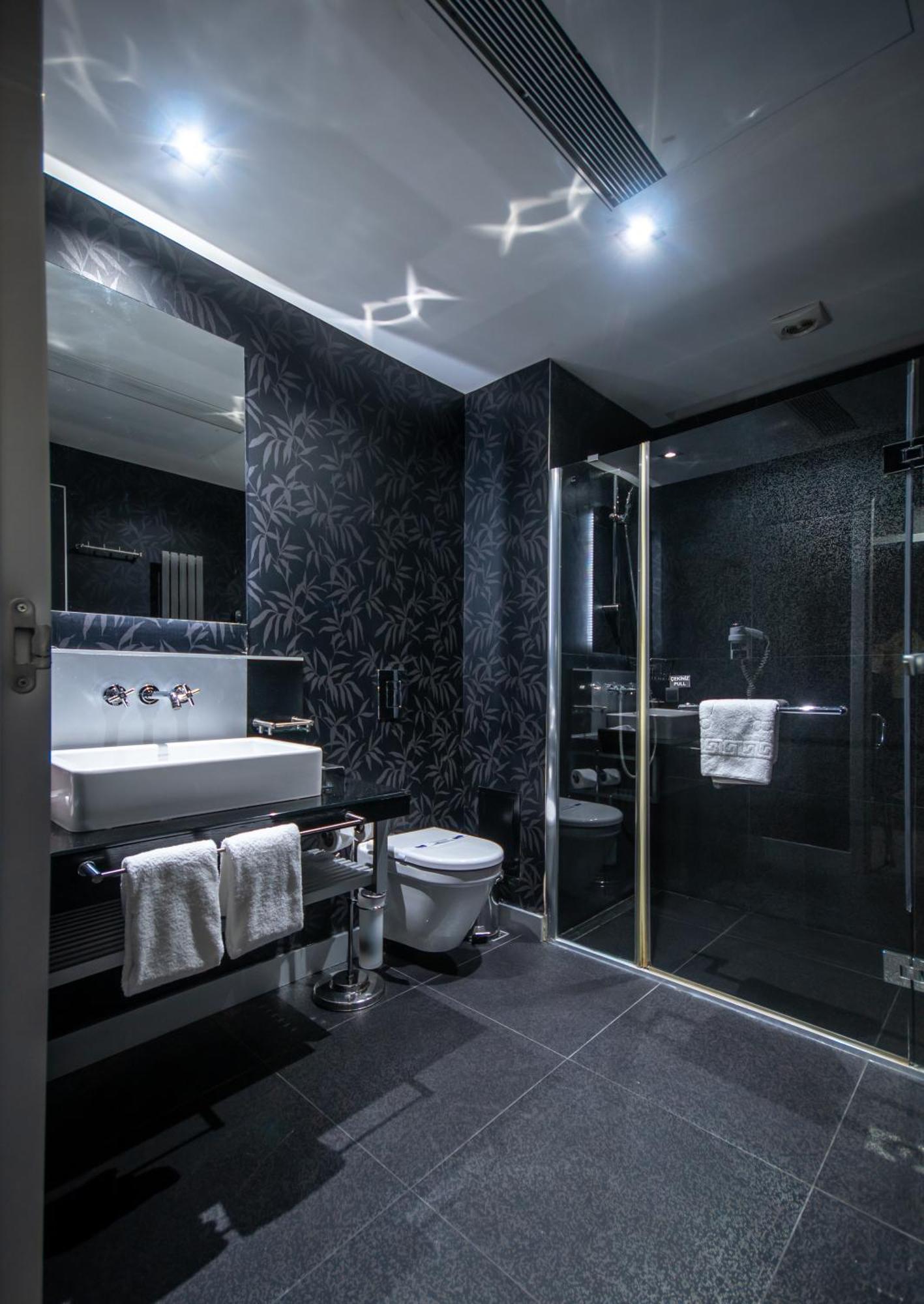 Vernazza Suites Istanbul Bagian luar foto