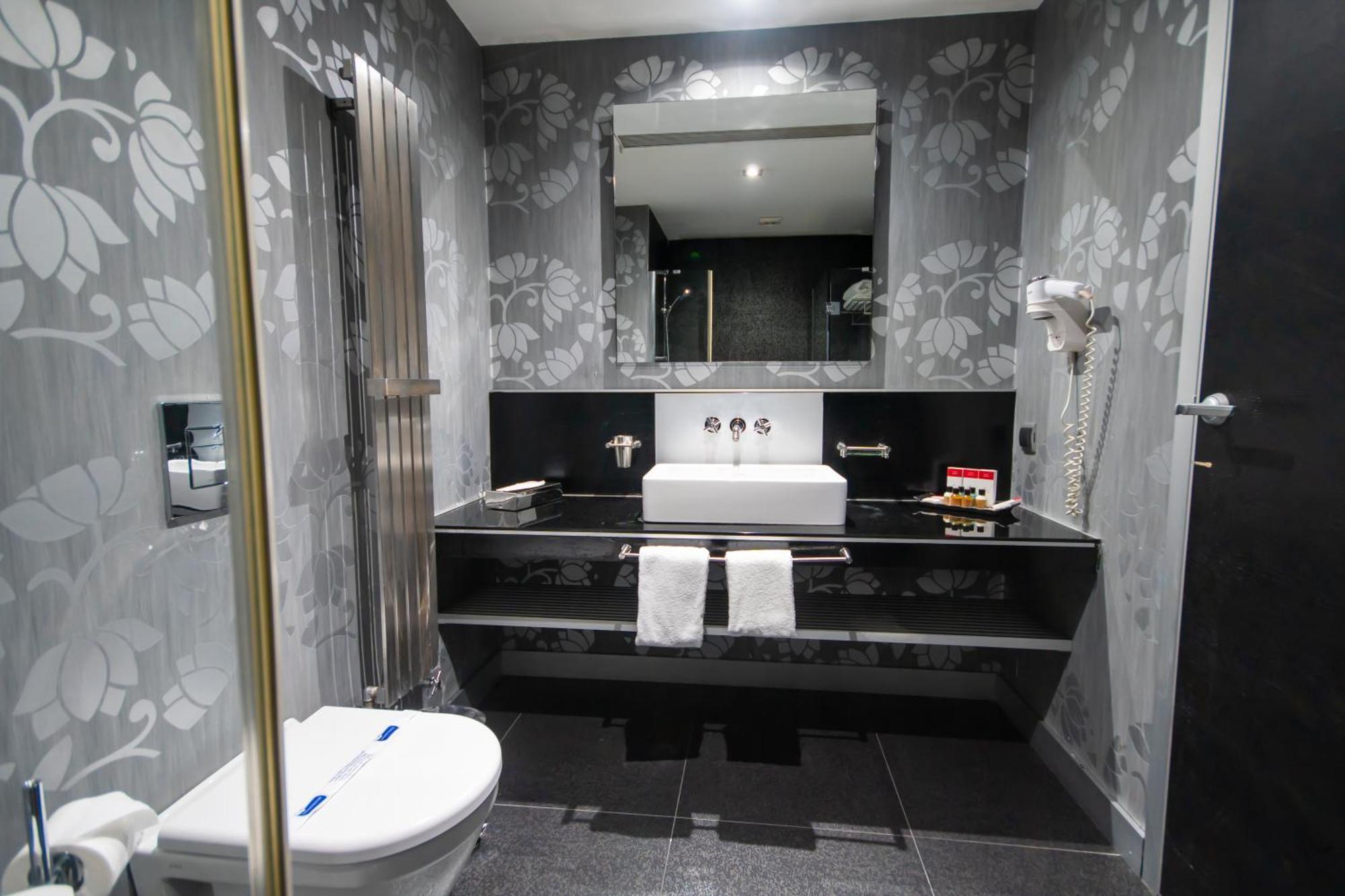 Vernazza Suites Istanbul Bagian luar foto